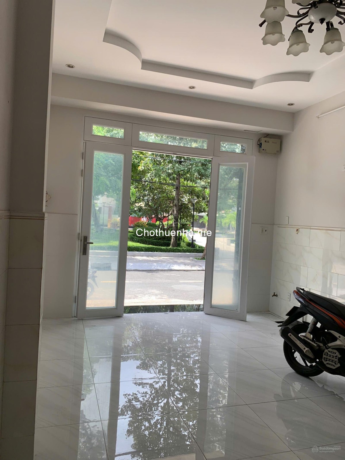 Nhà ngay khu dân cư cao cấp, gần trường học Bình Phú, 1 trệt, 2 lầu