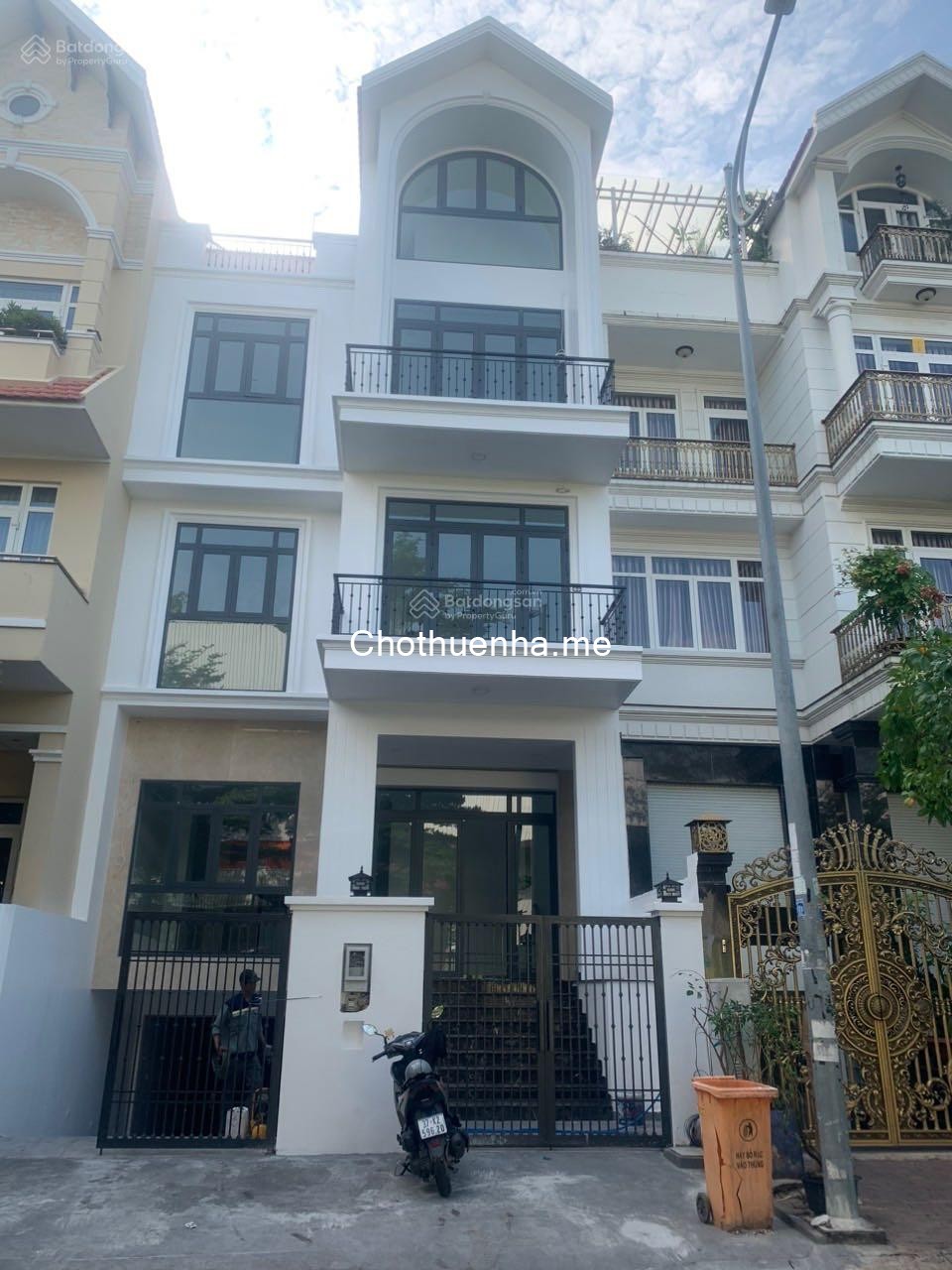 Cho thuê nhà mới xây nagy khu Him Lam Quận 7, 1 hầm, 1 trệt, 3 lầu – có thang máy