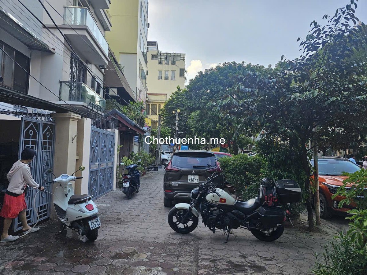 Cho thuê nhà mặt phố Hoàng Hoa Thám, Hà Nội. 16tr/tháng. 2 tầng, 50m, vỉa hè để ô tô