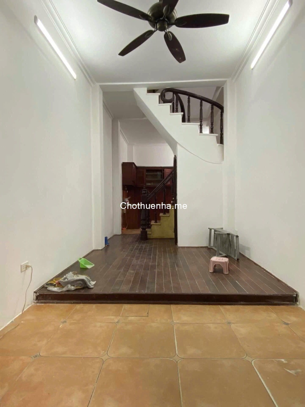 Cho thuê nhà nguyên căn ngõ 127 Hào Nam, 32m2 x 4 Tầng, 3 ngủ, Giá 11 triệu/tháng