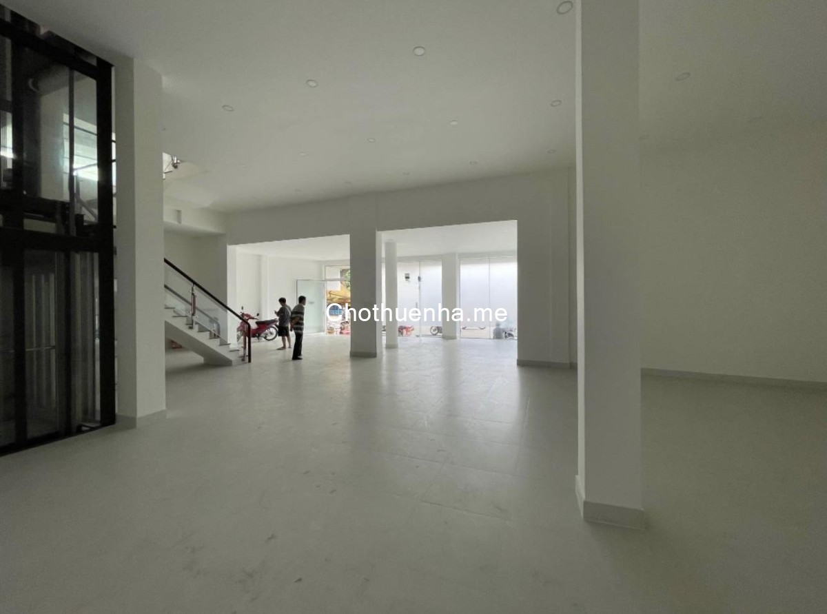 Cho thuê nhà MT Hòa Bình, 10x10, nở hậu, 4 lầu, 90 tr TL