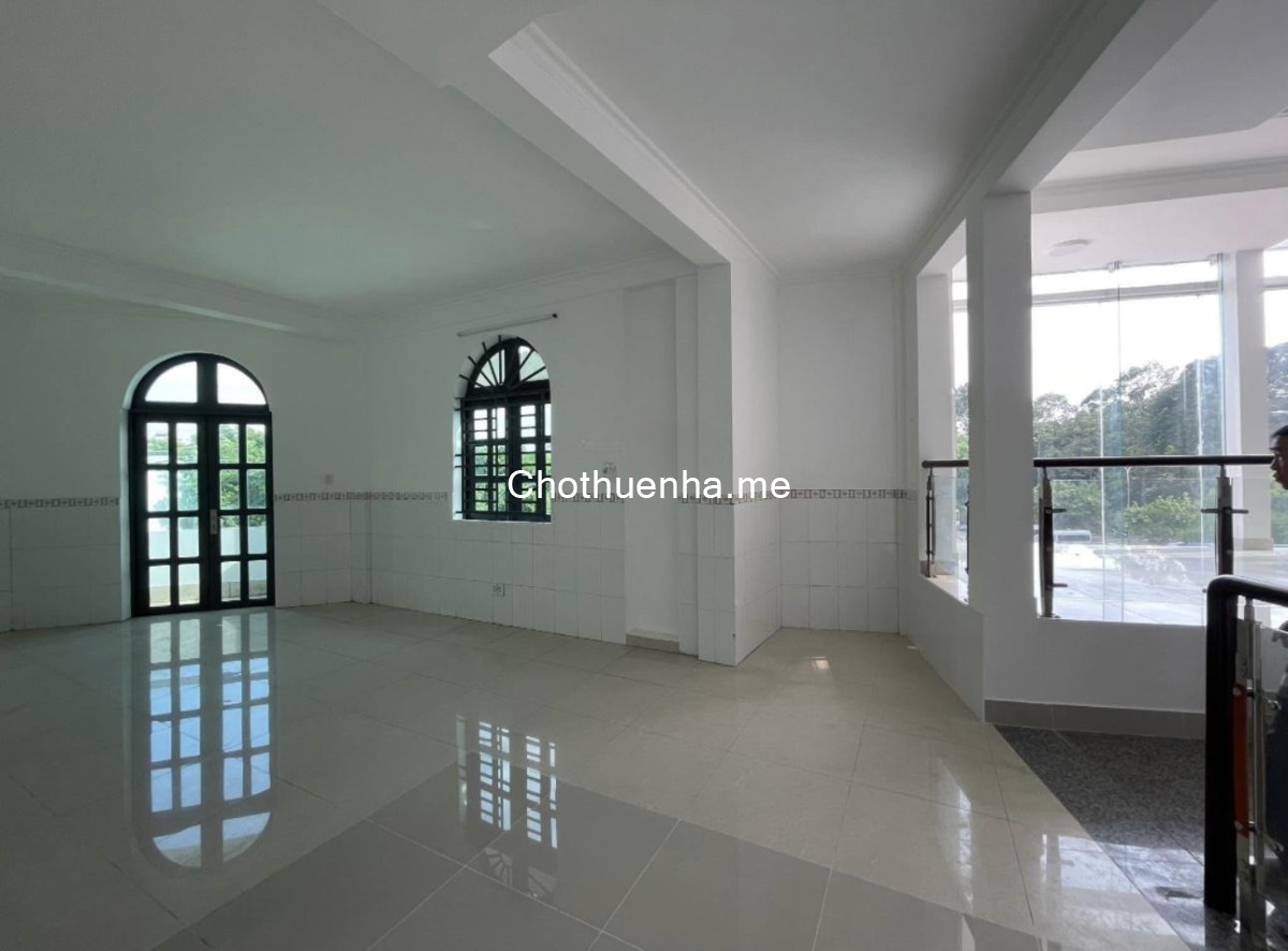 Cho thuê nhà MT Hòa Bình, 10x10, nở hậu, 4 lầu, 90 tr TL