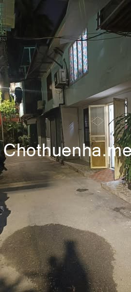 Cho thuê nhà Nguyên Căn ngõ 4 Phương Mai, 20m2 x 2 tầng - 1pnkk 7,5 triệu/tháng.