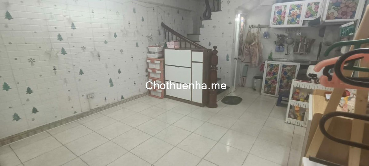 Cho thuê nhà Nguyên Căn ngõ 4 Phương Mai, 20m2 x 2 tầng - 1pnkk 7,5 triệu/tháng.