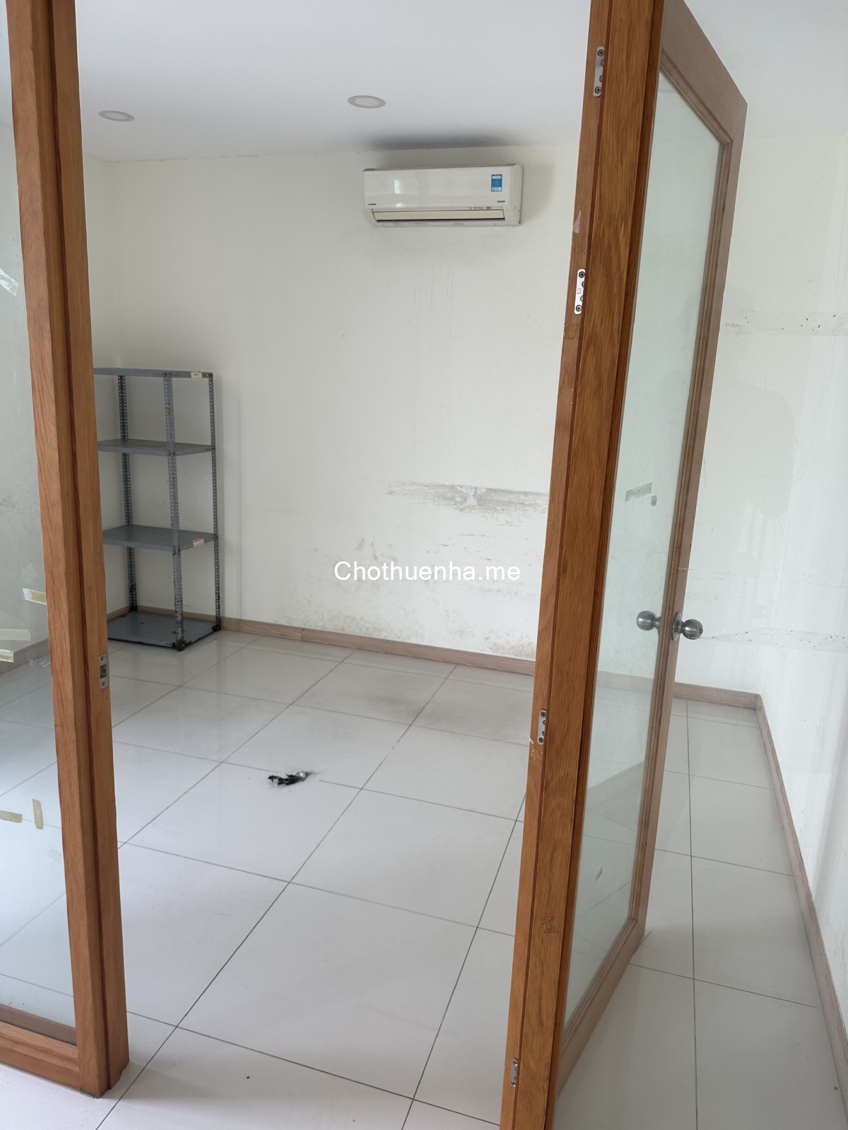 Cho thuê tầng 1 - 2 biệt thự khu dân cư. Ở ngay !