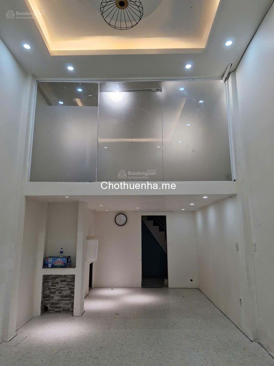 Hẻm xe tải thông ra Lê Quang Định. Cách mặt tiền chỉ 1 căn nhà. 4m x 11m, 1 trệt + 1 lửng