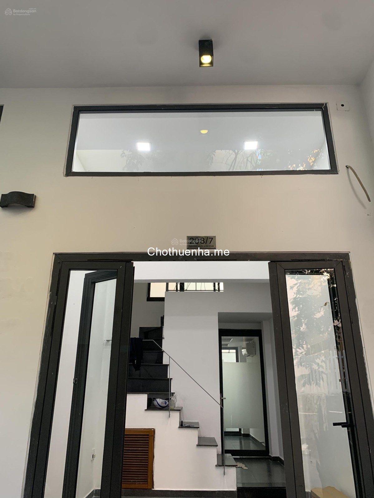 Cho thuê nhà 3 tầng, hướng Đông Nam phong thủy tốt tại Phan Đăng Lưu, Phú Nhuận