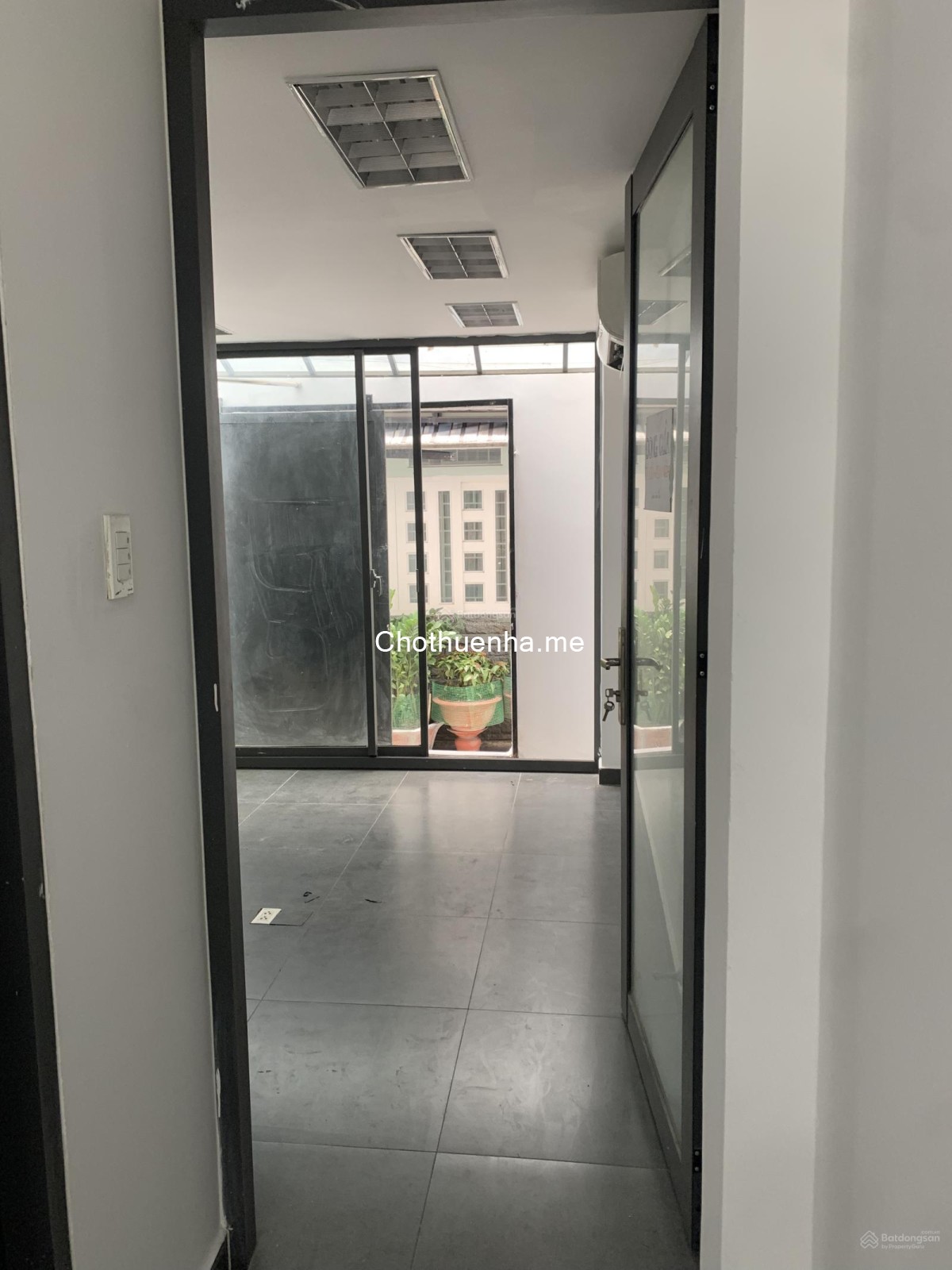 Cho thuê nhà 3 tầng, hướng Đông Nam phong thủy tốt tại Phan Đăng Lưu, Phú Nhuận