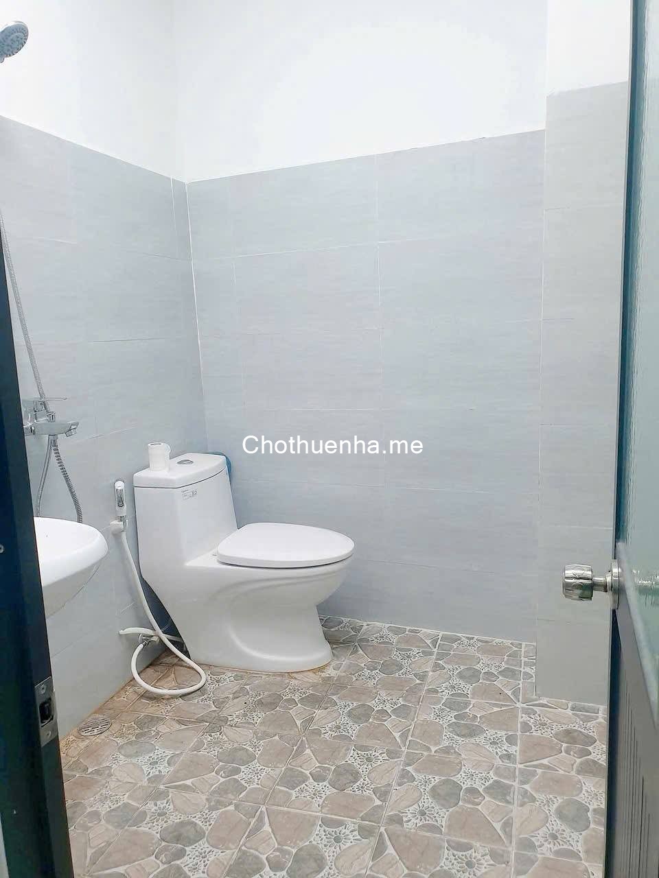 Cho thuê nhà 2 tầng kinh doanh mặt tiền đường Nguyễn Tất Thành