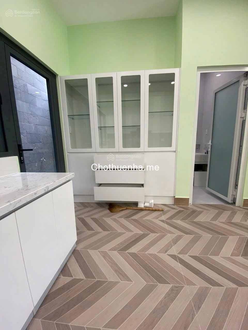 Cho thuê nhà 280m² kết cấu 1 trệt, 2 lầu, 5 phòng ngủ, Huỳnh Văn Bánh, Phường 12