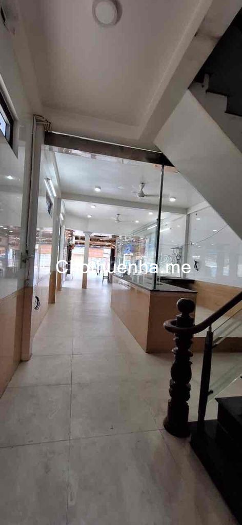 Cho thuê nhà nguyên căn góc 2 mặt tiền đường 20m