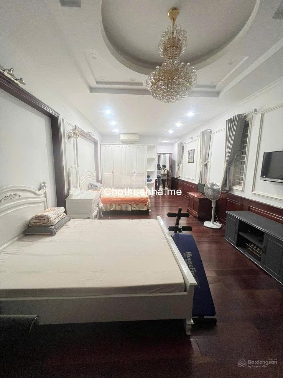 Cho thuê nhà HXH góc 2 mặt tiền – 241/2A Nguyễn Thiện Thuật, P.1, Quận 3