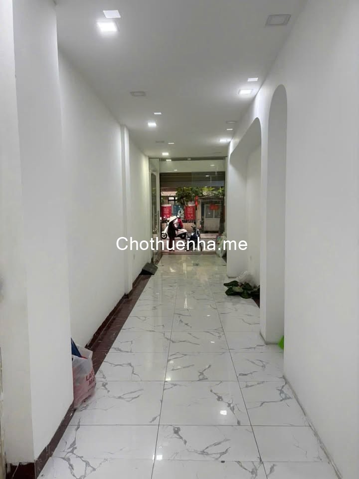 Cho thuê nhà Mặt Phố Đội Cấn, 7 tầng x 70m2, mặt tiền 3.9m, Spa, Trung tâm, VPcty