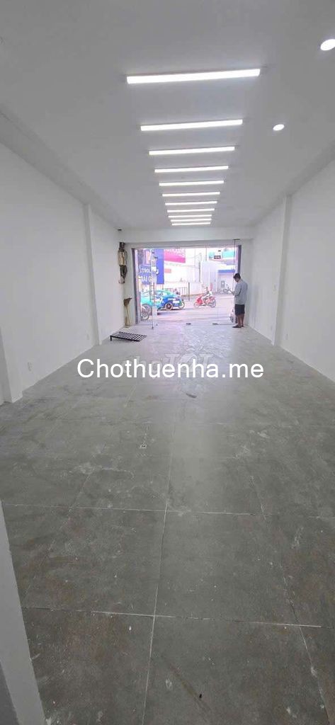 CHO THUÊ NHÀ MẶT TIỀN – 196 CMT8, P.10, Q.3. Diện tích: 4,4 x 24m (nở hậu 7m)