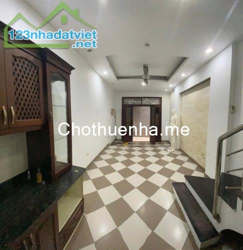 Cho thuê nhà ngõ Gốc Đề, Hai Bà Trưng 3.5 tầng, 33m2, 2 ngủ, 3 vệ sinh, 8.5 Triệu