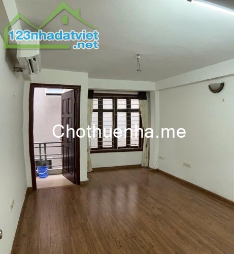 Cho thuê nhà ngõ Gốc Đề, Hai Bà Trưng 3.5 tầng, 33m2, 2 ngủ, 3 vệ sinh, 8.5 Triệu