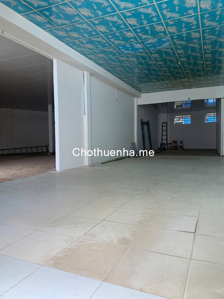 DT: 11,7X17. Nở hậu. Tổng 198m2. Giá thuê: 30tr. Đã bao gồm thuế
