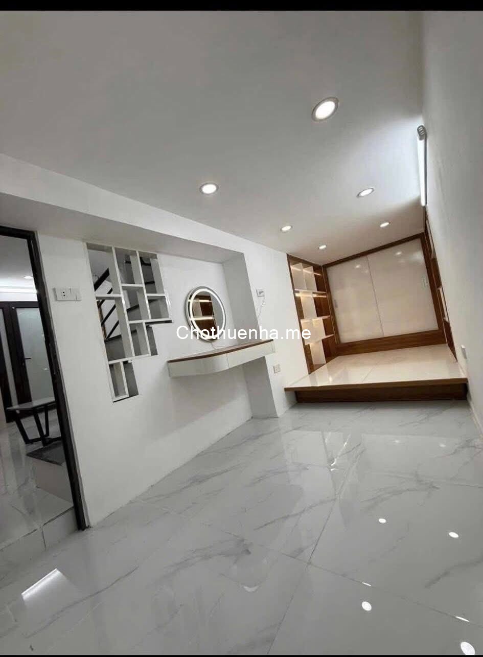 Cho thuê nhà ngõ chợ Khâm Thiên, 3 tầng x 23m2, 3 ngủ, 2 vệ sinh, 8.5 Triệu