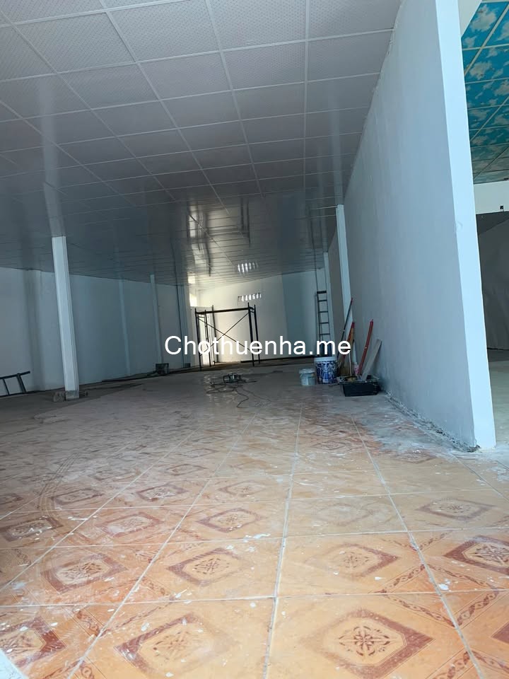 DT: 11,7X17. Nở hậu. Tổng 198m2. Giá thuê: 30tr. Đã bao gồm thuế