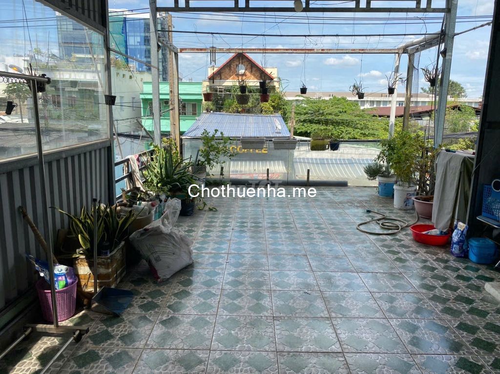 Cho thuê nhà mặt tiền Bùi Văn Ba, 3 tầng, 4 phòng ngủ (có máy lạnh), 3WC