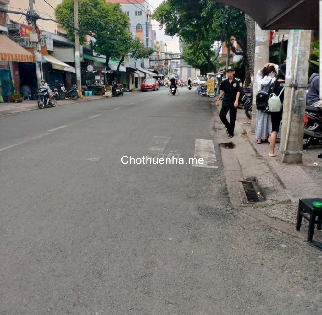 Cho thuê nhà dạng kiot phù hợp kinh doanh buôn bán ngay vòng Xoay Phú Lâm