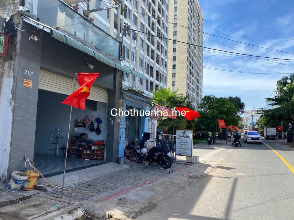 Cho thuê nhà mặt tiền Bùi Văn Ba, 3 tầng, 4 phòng ngủ (có máy lạnh), 3WC