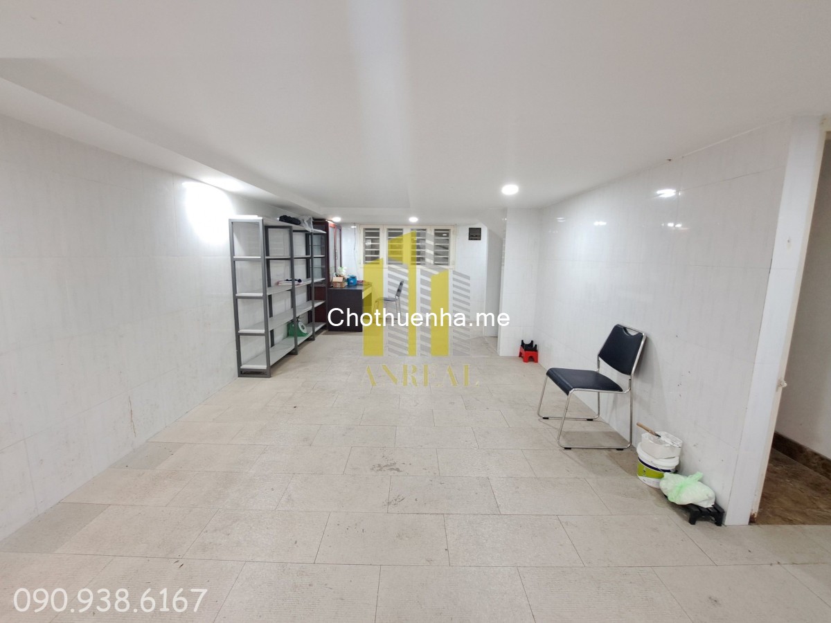 Nhà hầm 4 lầu - Có thang máy, giá 38 triệu