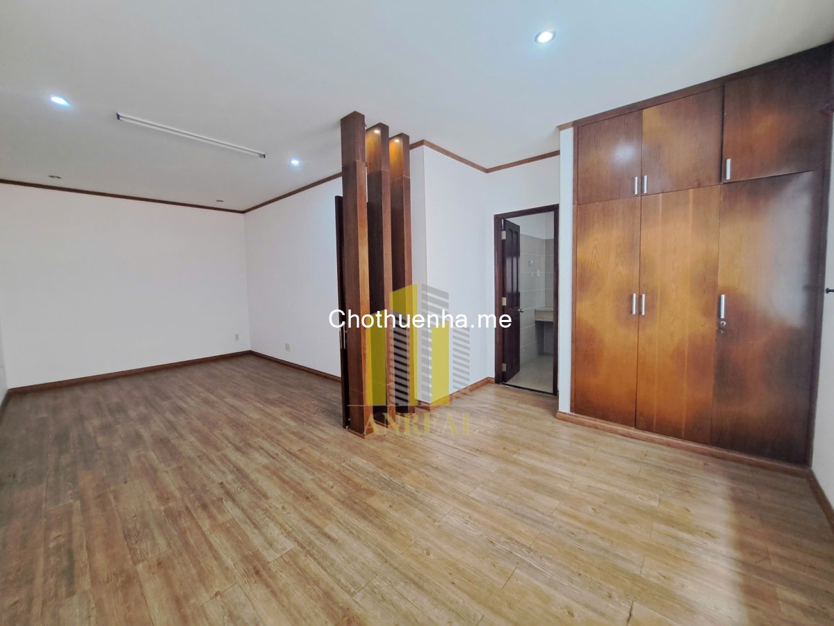 Villa Phố Có Hầm 3 Lầu - 5 Phòng Ngủ Giá 40 Triệu