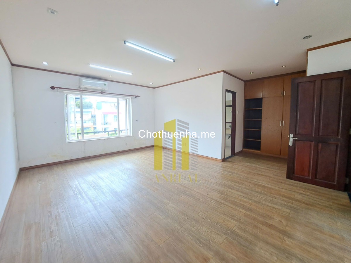 Villa Phố Có Hầm 3 Lầu - 5 Phòng Ngủ Giá 40 Triệu