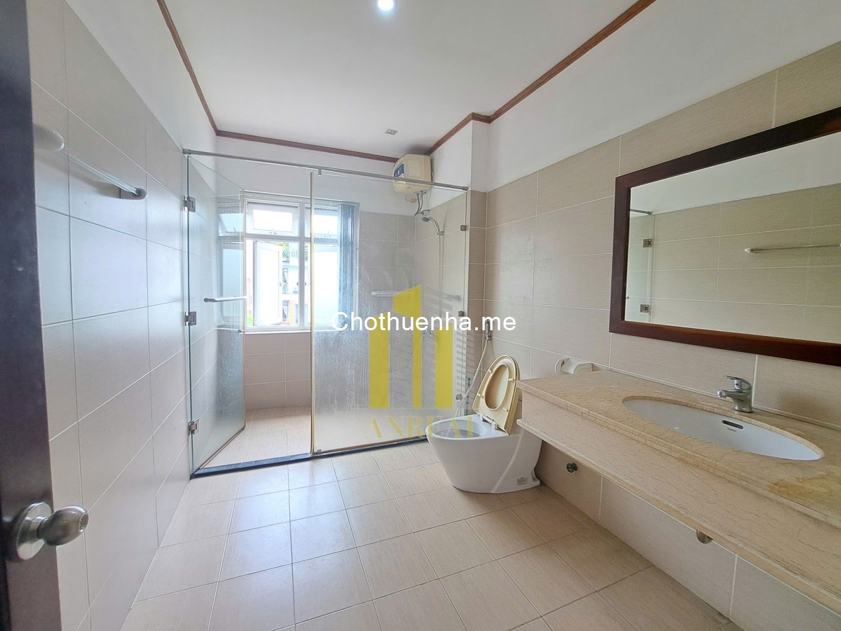 Villa Phố Có Hầm 3 Lầu - 5 Phòng Ngủ Giá 40 Triệu