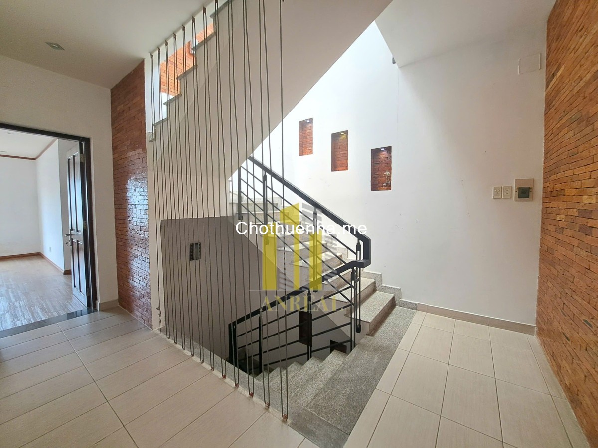 Villa Phố Có Hầm 3 Lầu - 5 Phòng Ngủ Giá 40 Triệu