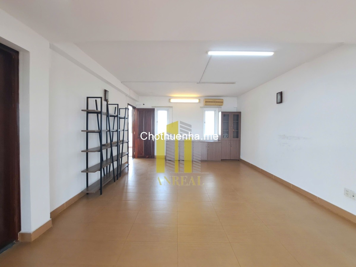 Villa Phố Có Hầm 3 Lầu - 5 Phòng Ngủ Giá 40 Triệu