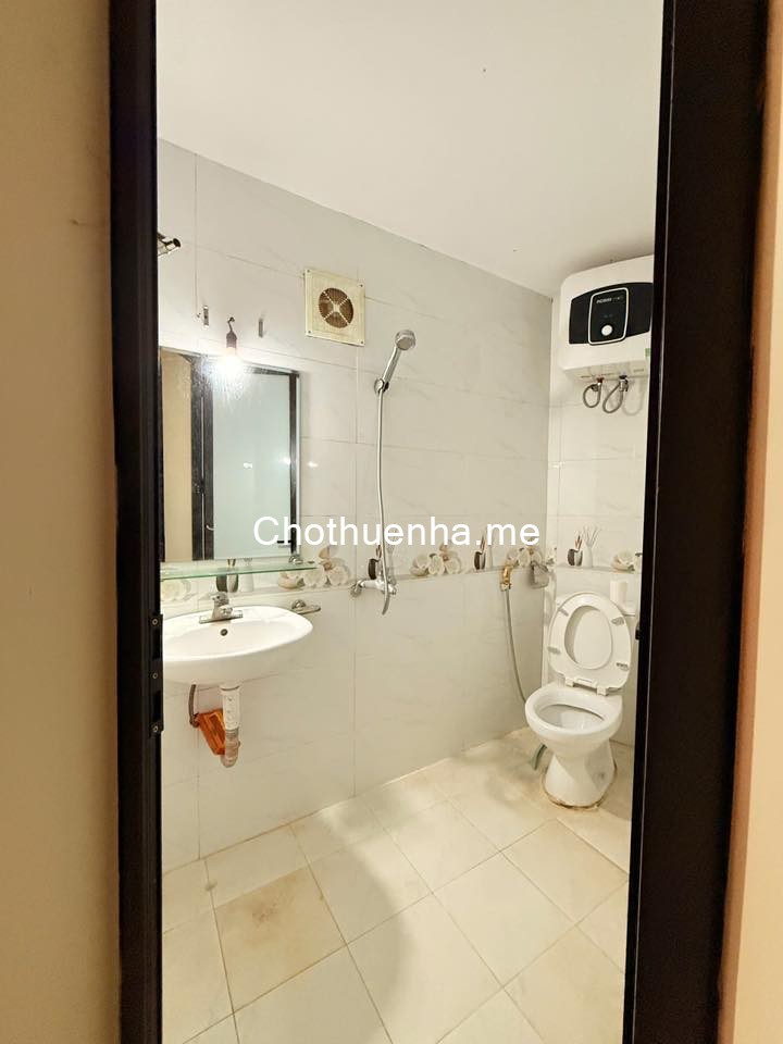 Cho thuê nhà nguyên căn ngõ 609 Vũ Tông Phan, 4.5 tầng x 35m2, 3 ngủ, 11 Triệu