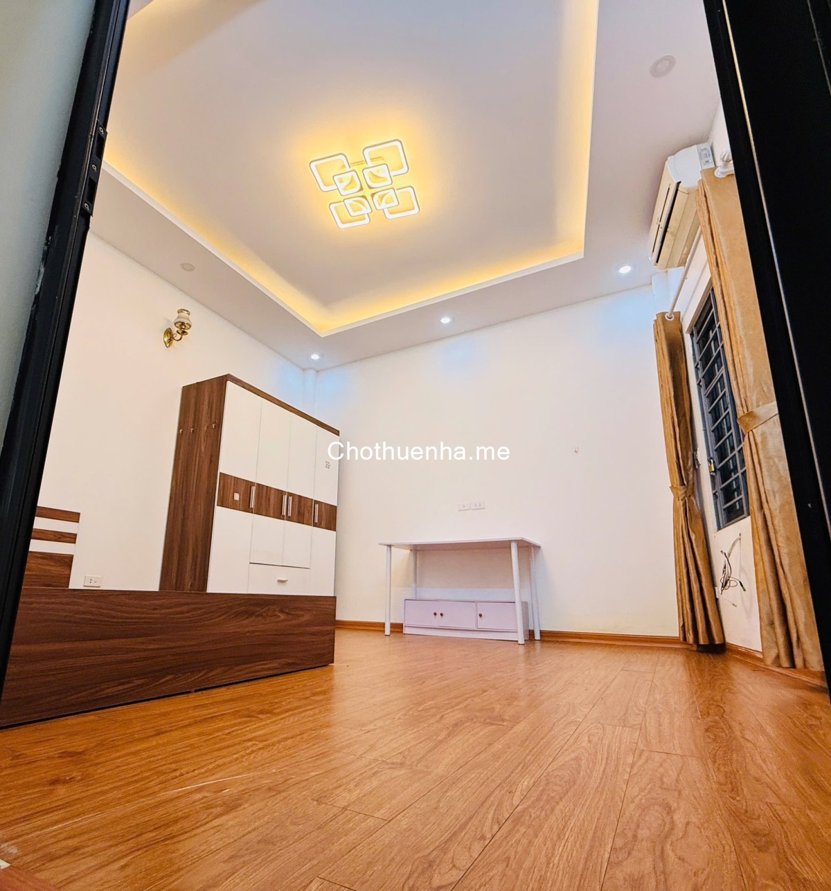 Cho thuê nhà nguyên căn ngõ 609 Vũ Tông Phan, 4.5 tầng x 35m2, 3 ngủ, 11 Triệu