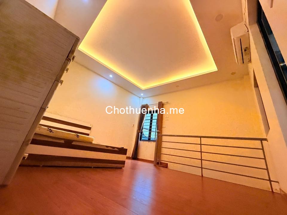 Cho thuê nhà nguyên căn ngõ 609 Vũ Tông Phan, 4.5 tầng x 35m2, 3 ngủ, 11 Triệu