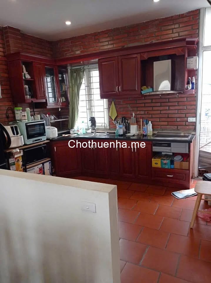 Cho thuê nhà nguyên căn, ngõ 57, ngay cổng chợ Vĩnh Tuy, 40m2 x 4 tầng KD on, ở gđ, nhóm