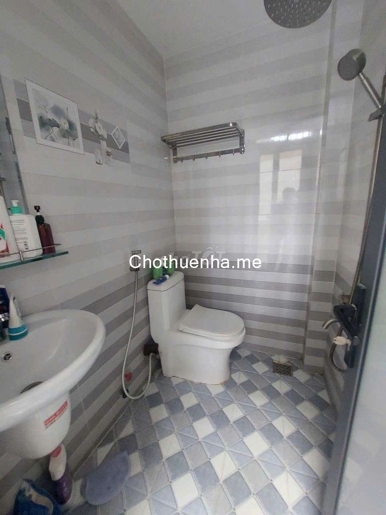 Cho thuê nhà đường Phạm Hùng Q7, 1 trệt, 1 lững, 3 phòng ngũ