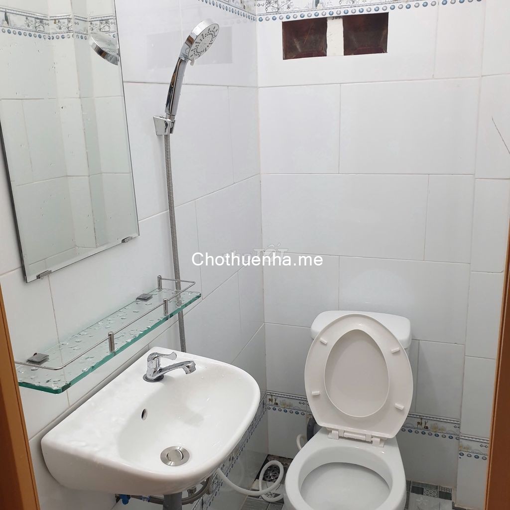 Chính chủ cho thuê nhà nguyên căn 1 trệt, 1 gác hẻm thoáng mát có hè, sân riêng