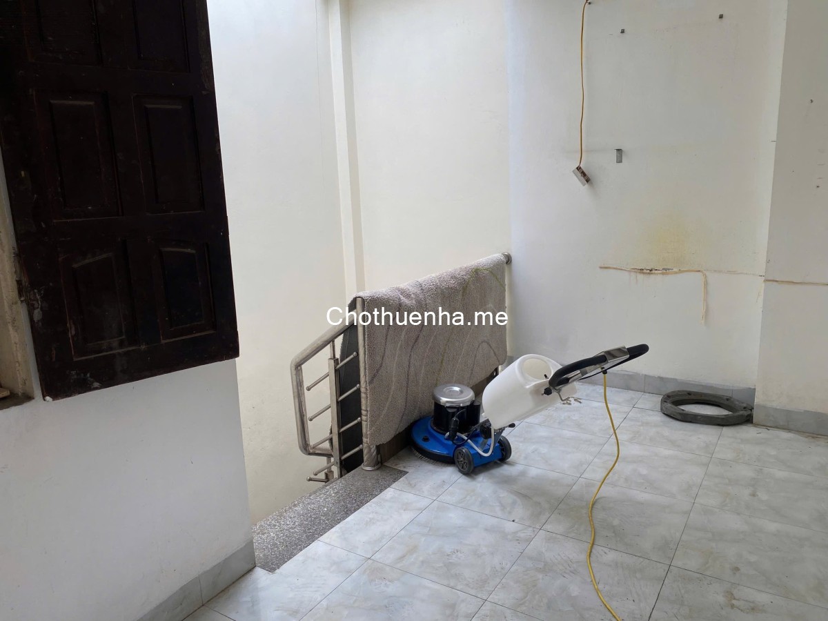 Cho thuê nhà phân lô Đền Lừ, 6 tầng x 40m2, 17 triệu Vp, KD, kho