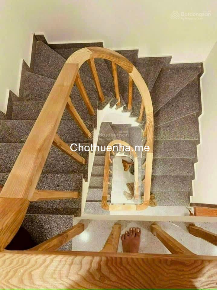 Nhà 2 mặt tiền, hẻm rộng thông xe, đang kinh doanh, Trệt 2 lầu, 2 phòng, 3wc