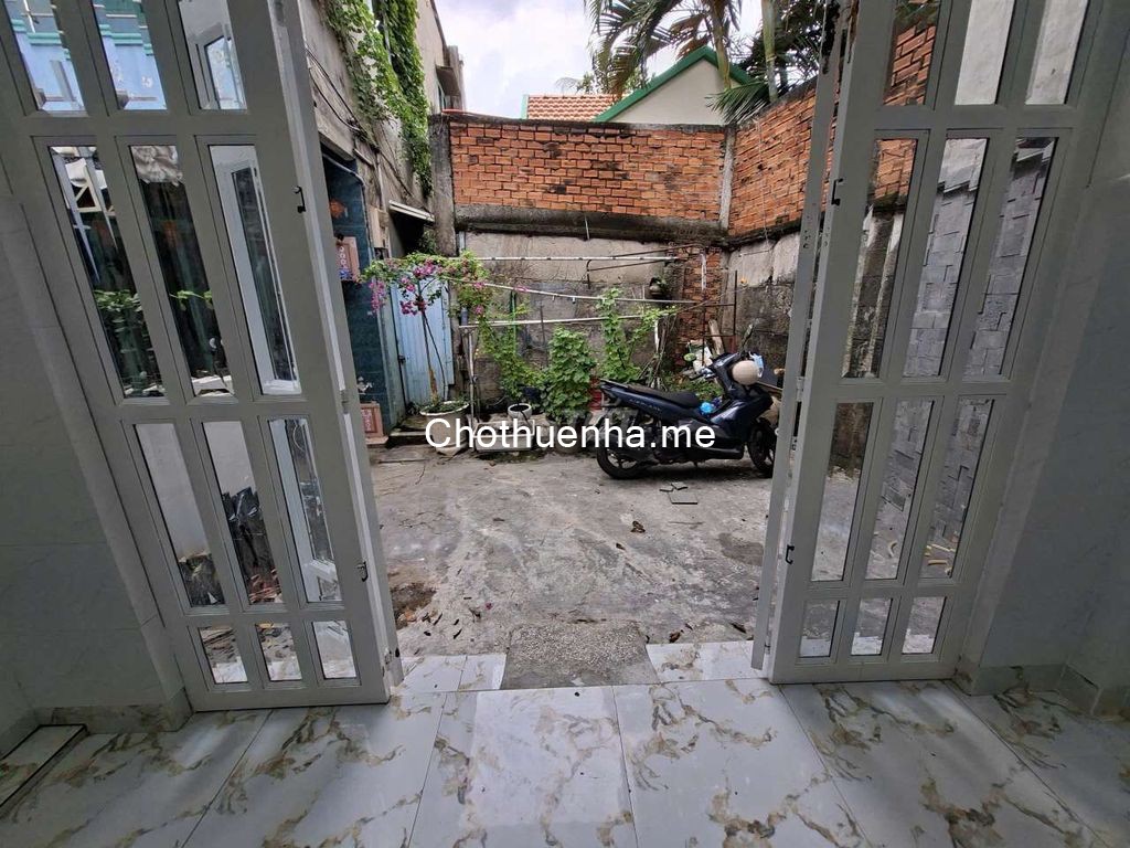 Cho thuê nhà 1 trệt, 1 lầu, 2PN, 2WC gần công viên Đầm Sen, Quận 11