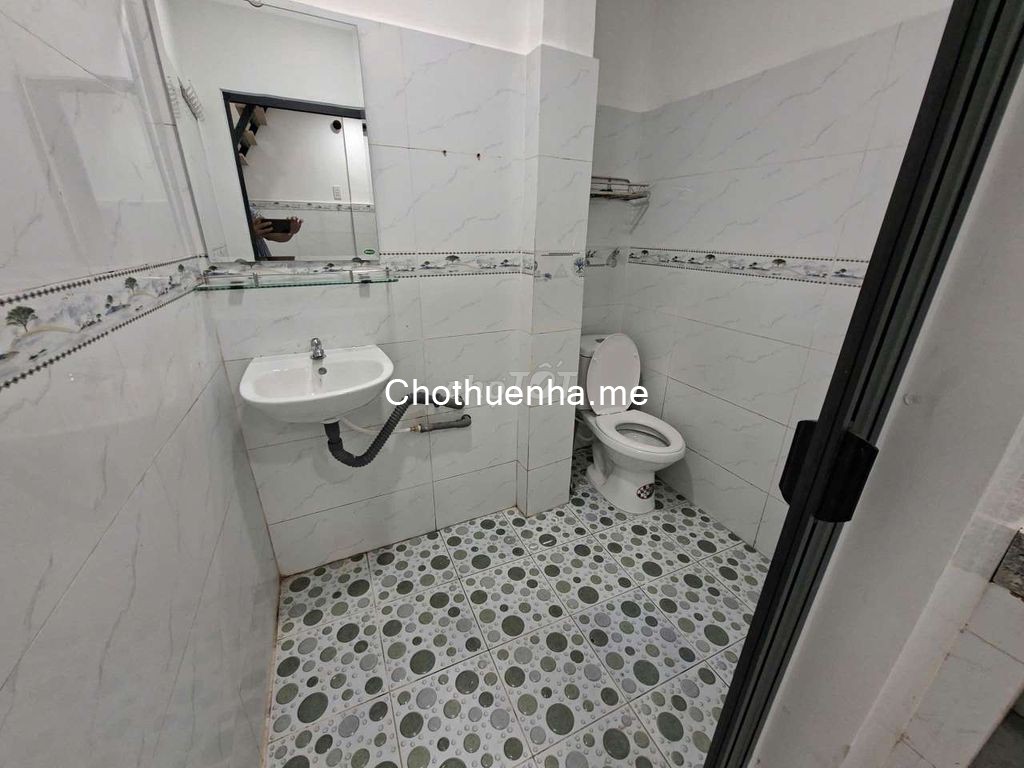 Cho thuê nhà 1 trệt, 1 lầu, 2PN, 2WC gần công viên Đầm Sen, Quận 11