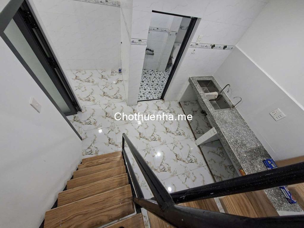 Cho thuê nhà 1 trệt, 1 lầu, 2PN, 2WC gần công viên Đầm Sen, Quận 11