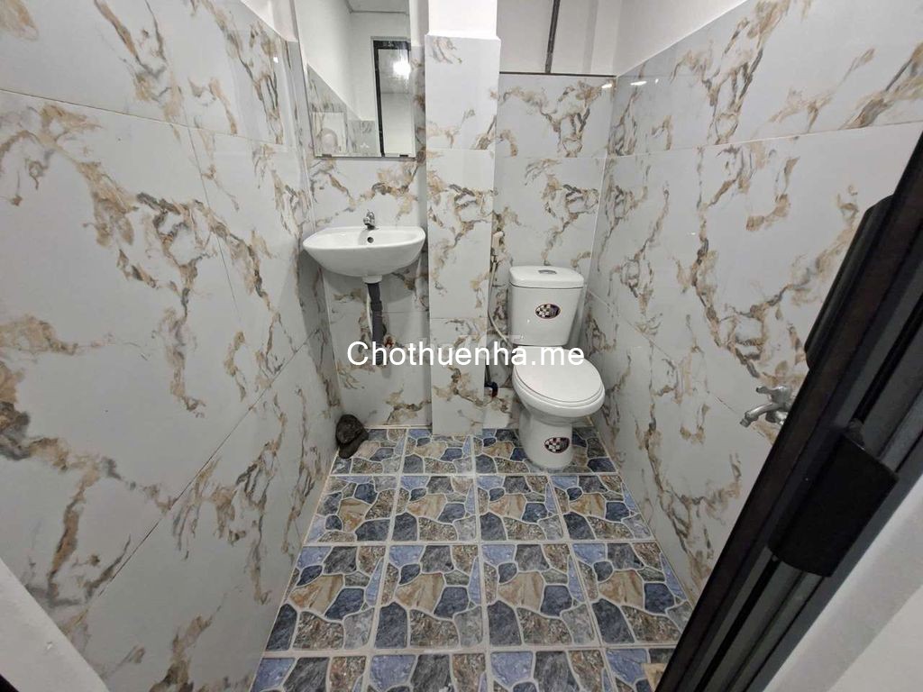 Cho thuê nhà 1 trệt, 1 lầu, 2PN, 2WC gần công viên Đầm Sen, Quận 11