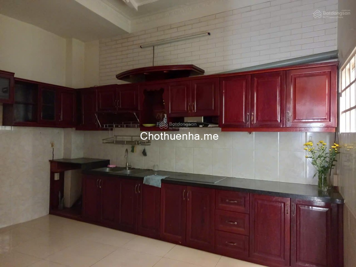 Cho thuê nhà hẻm ô tô Thích Quảng Đức - 5 PN, 5WC, 4 tầng