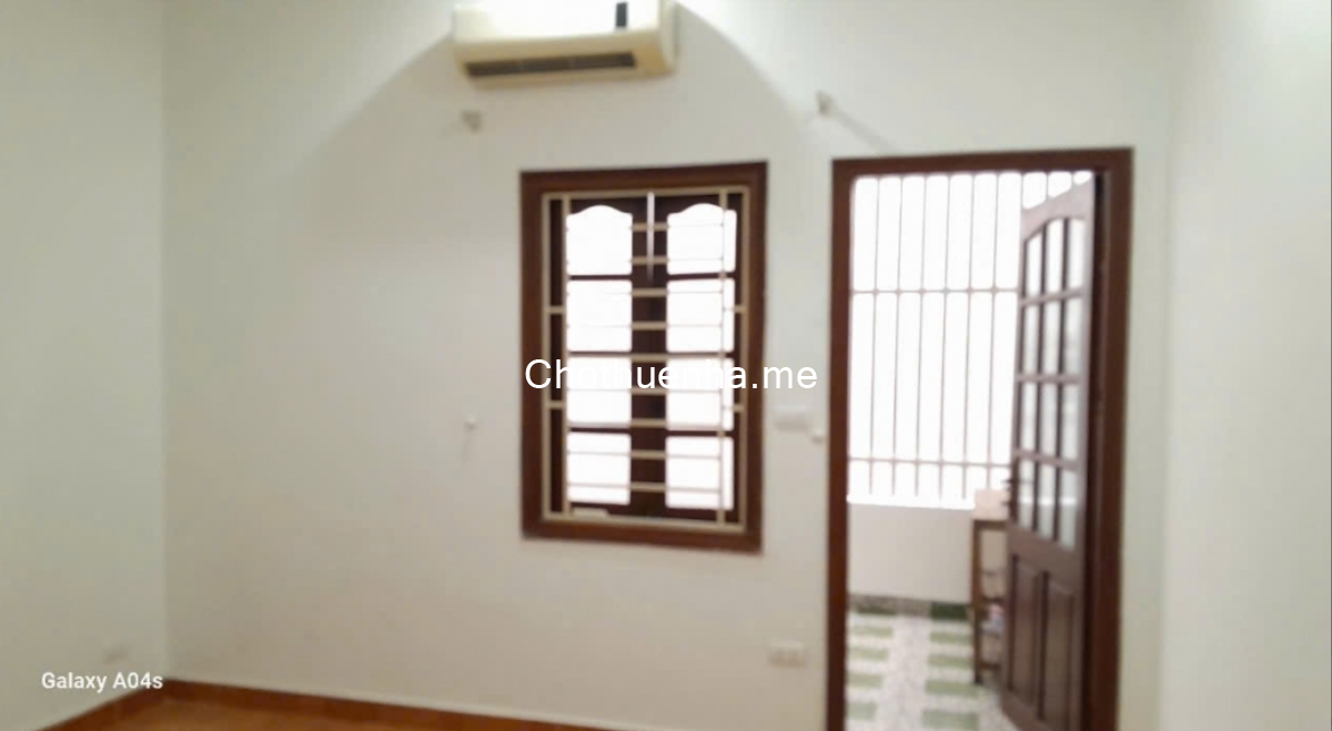 Cho thuê nhà nguyên căn ngõ 102 Định Công Thượng, 55m2 x 4 tầng, 4 ngủ, 3 wc, 14 triệu
