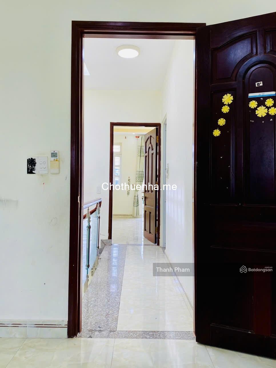 Cho thuê nhà 3 tầng hẻm xe hơi Lã Xuân Oai, gần cầu Tăng Long, trường Đh Marketing