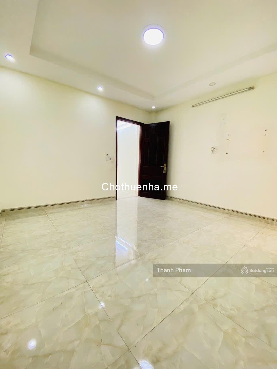 Cho thuê nhà 3 tầng hẻm xe hơi Lã Xuân Oai, gần cầu Tăng Long, trường Đh Marketing