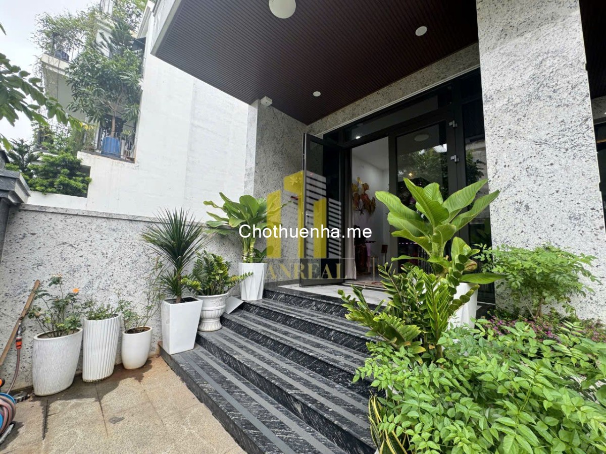 Nhà đầy đủ nội thất, 5 phòng, giá 55 triệu - Hầm, 3 lầu