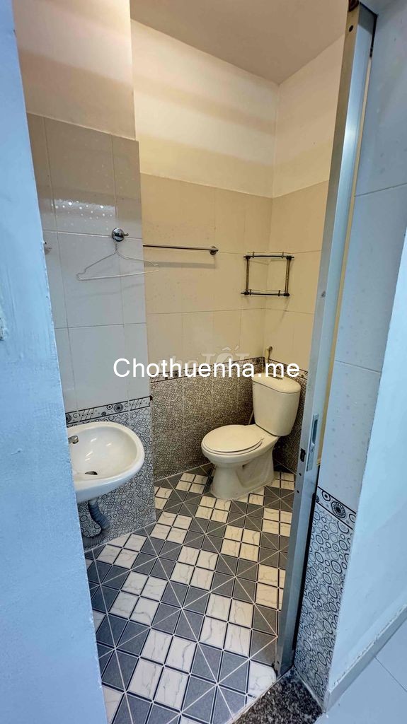 Cho thuê nhà 1 trệt 2 lầu đúc đừơng Lương Hưữ Khánh hẻm số 49 đối diện Bún Đầu A Vừng